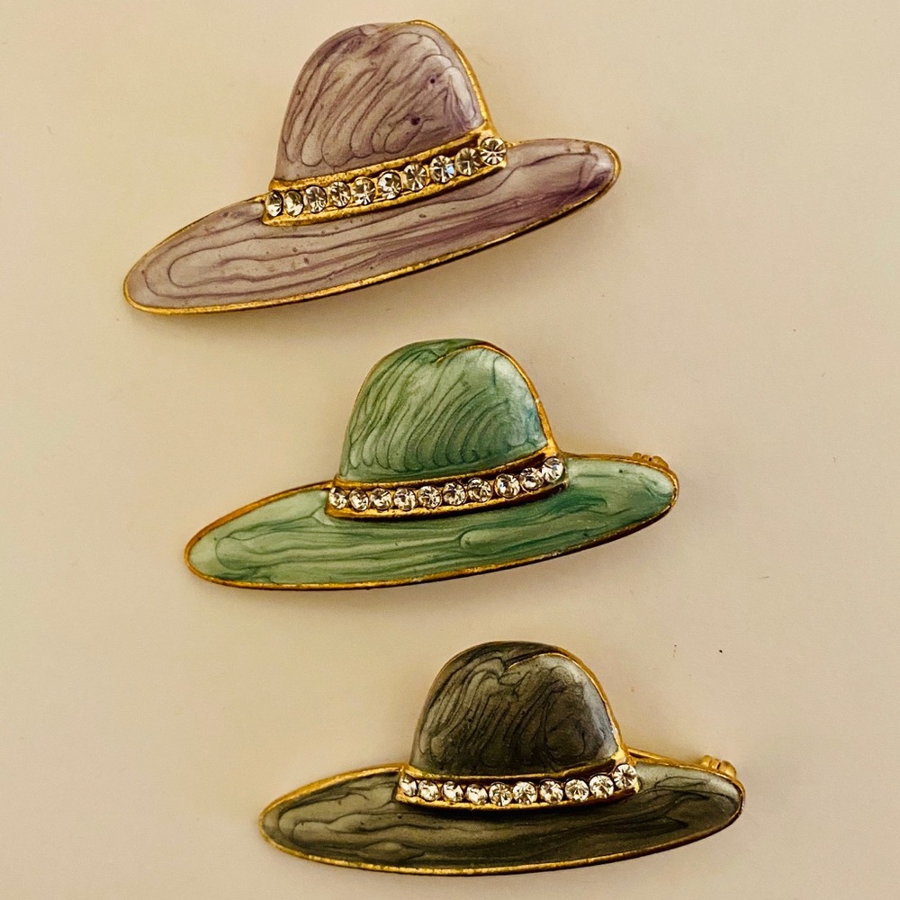 Beautiful Set of Three (3) Hat shaped Brooches!!! - Picture 5 of 6